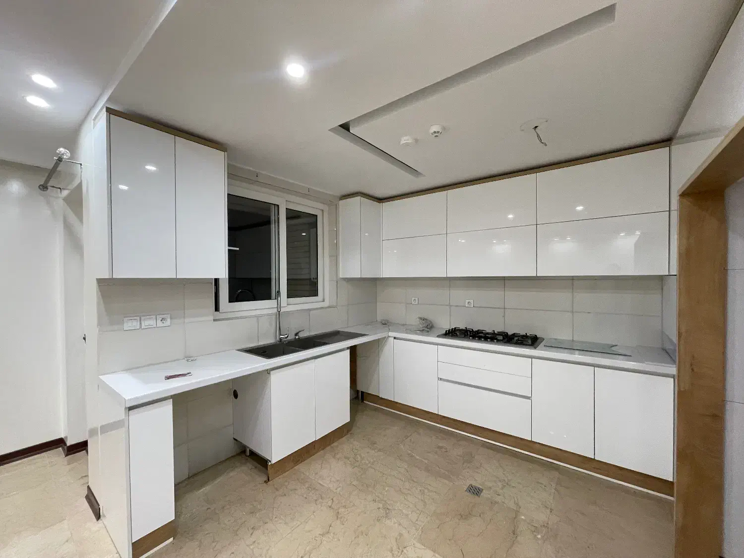 ۱۴۰متر۳خواب ۱خواب مستر نوساز شخصی ساز چیتگر کوهک