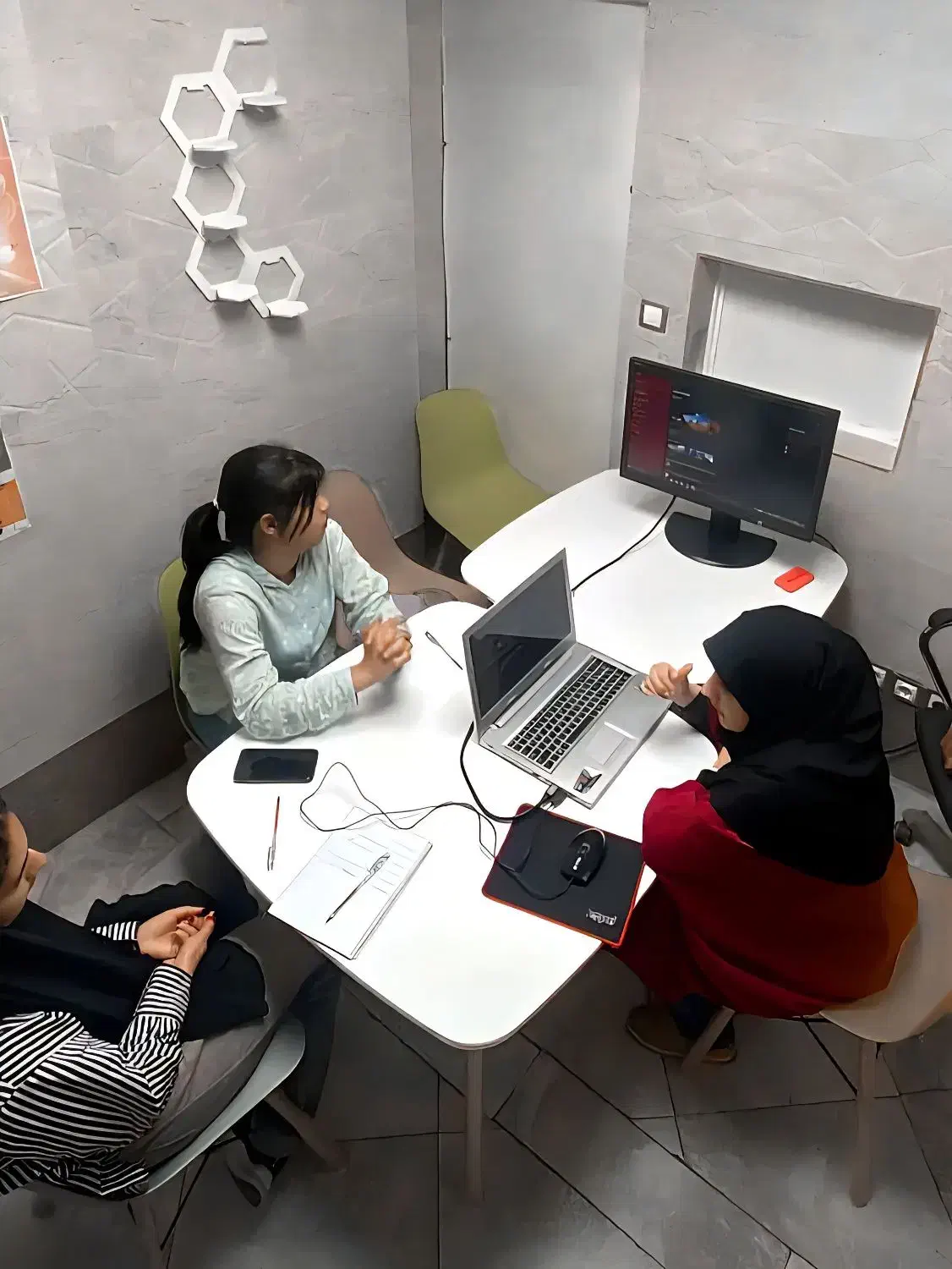 آموزش تخصصی ICDL و فتوشاپ در آموزشگاه فنی و هنری|خدمات آموزشی|تبریز, |دیوار