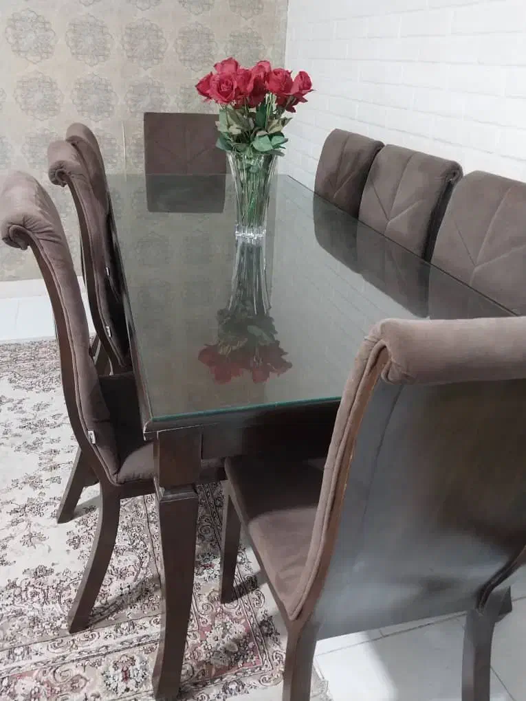 ۸عدد صندلی تمیز وبدون مشکل|صندلی و نیمکت|لاهیجان, شهید آوینی|دیوار