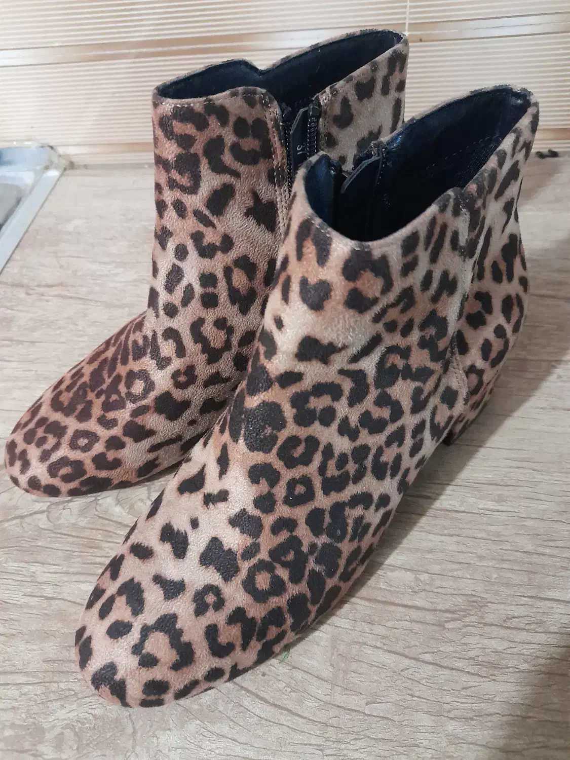 نیم بوت نونو|کیف، کفش، کمربند|پاکدشت, پاکدشت (مامازند)|دیوار