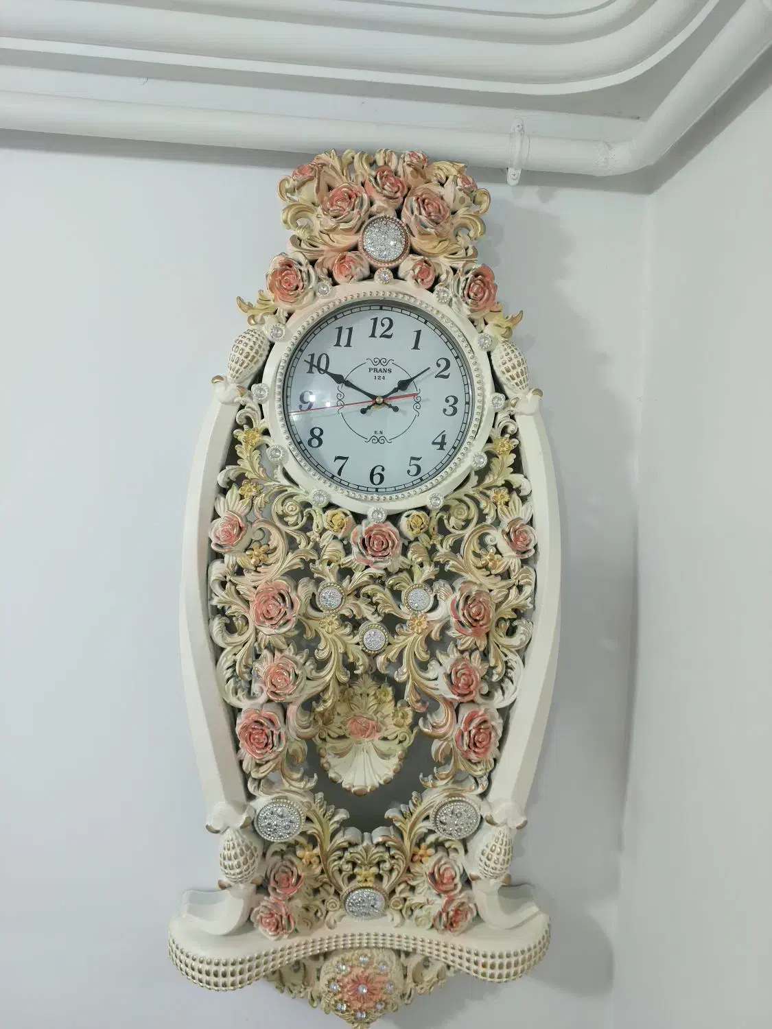 ساعت دیواری سالم و بی عیب کم کار|ساعت دیواری و تزئینی|سردشت, |دیوار