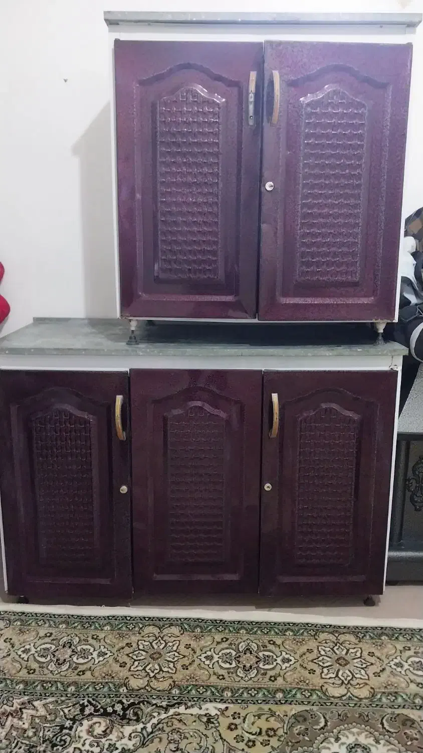 تعدادی فرش و کابینت دست دوم فروش فوری زیرتنگ سیاب|فرش|کوهدشت, |دیوار
