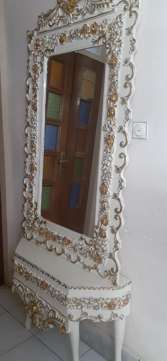 آینه کنسول بسیار زیبا به دلیل جابه جایی|بوفه، ویترین، کنسول|شیراز, عفیفآباد|دیوار