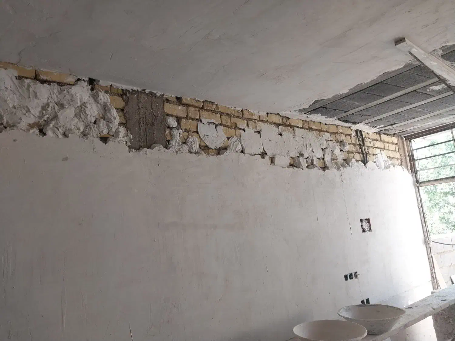 گچکاری وتعمیرات،لکه گیری سفیدکاری،بتونه کناف.|خدمات پیشه و مهارت|مرودشت, پشت سایپا‎|دیوار