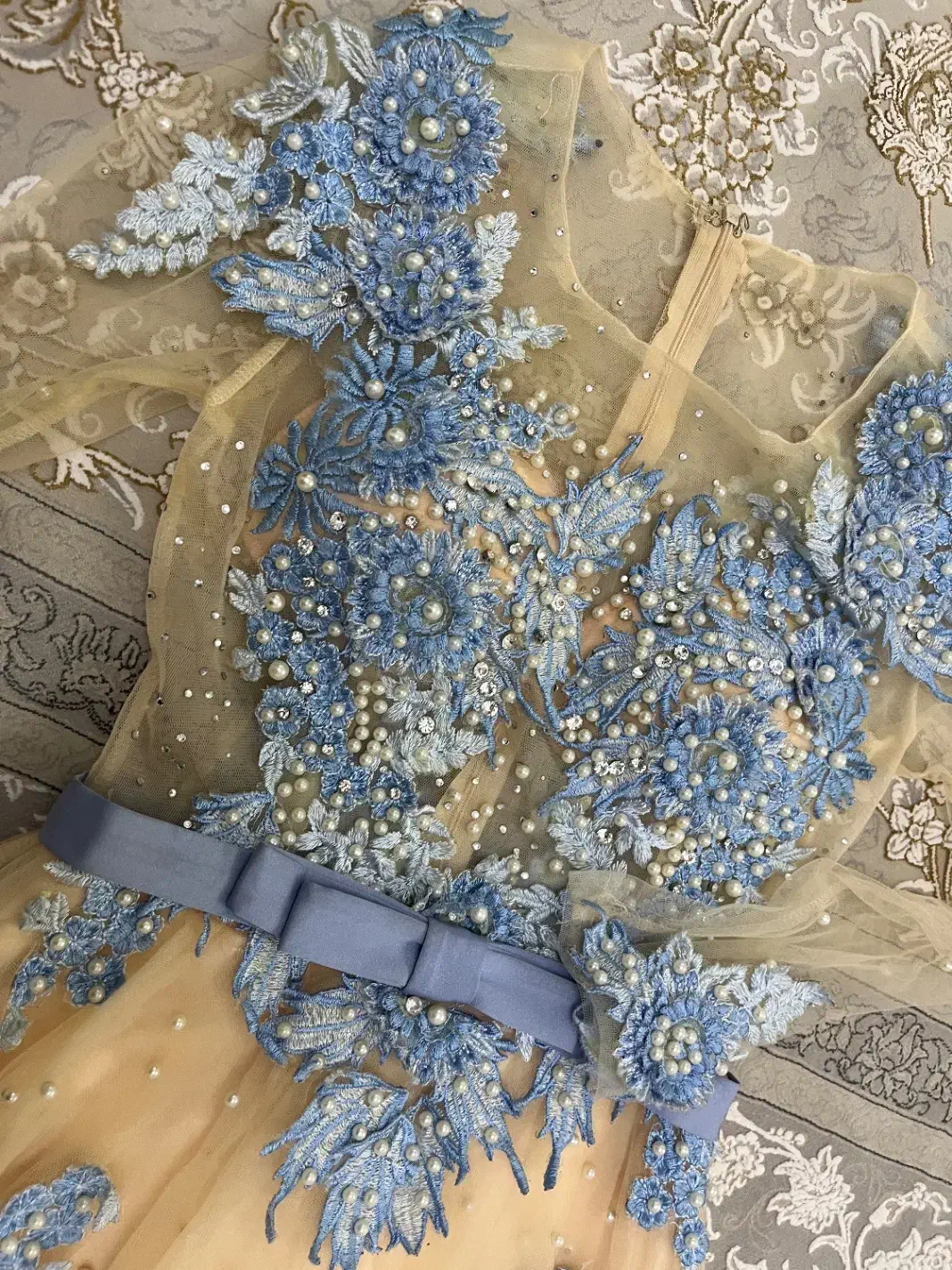 پیراهن مجلسی|لباس|میانه, |دیوار