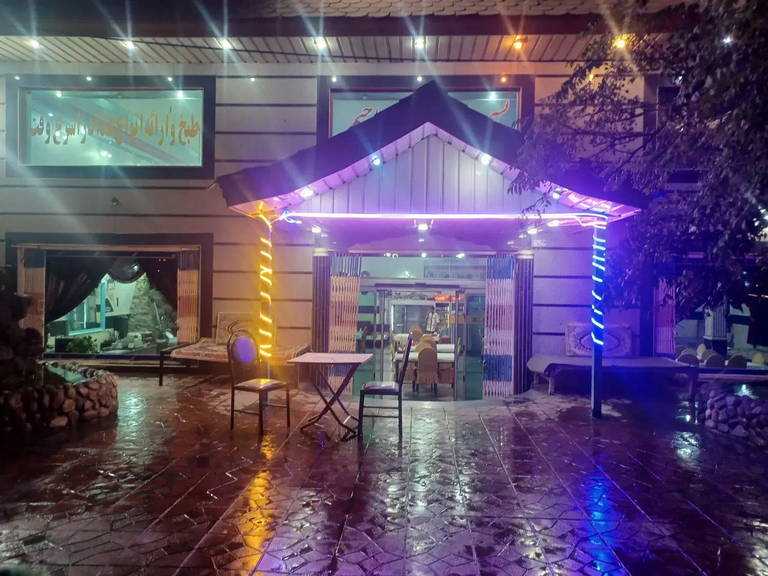 به یک کارگر خانوم جهت کاردررستوران نیازمندیم|استخدام خدمات فروشگاه و رستوران|شریفآباد, |دیوار