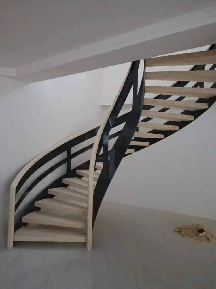 اجرای پله گرد(دوبلکس شیری)|خدمات پیشه و مهارت|میانه, |دیوار