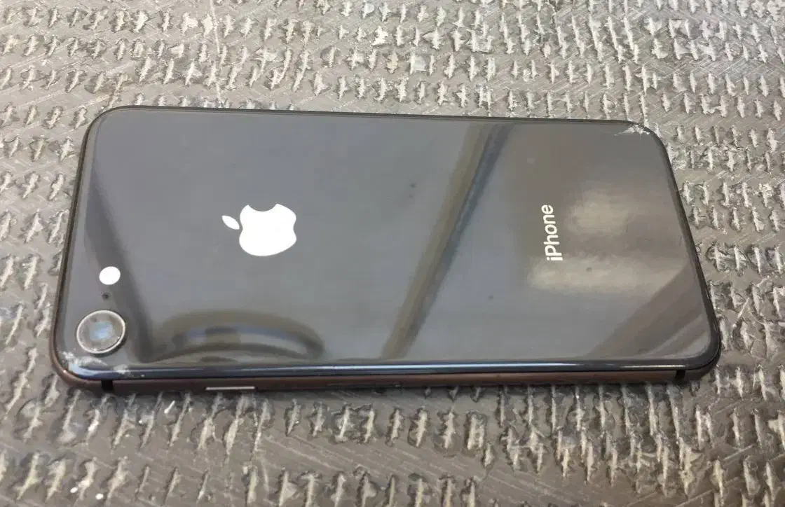 اپل iPhone 8 با حافظهٔ ۶۴ گیگابایت|موبایل|تهران, امیریه|دیوار