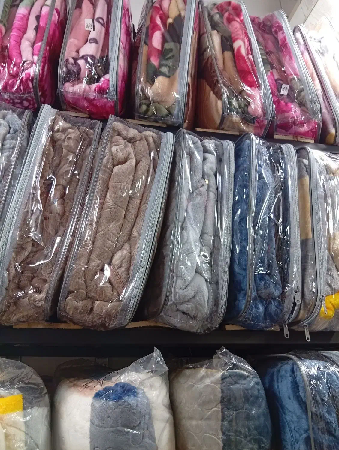 انواع پتوی مسافرتی یک نفره و دونفره|رختخواب، بالش، پتو|مشهد, عیدگاه|دیوار