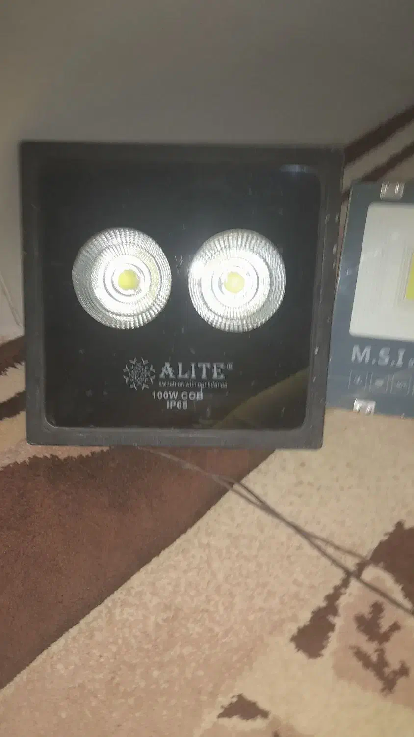 دوعددپرژکتور۵۰و۱۰۰وات|لامپ و چراغ|محمدشهر, ولدآباد|دیوار