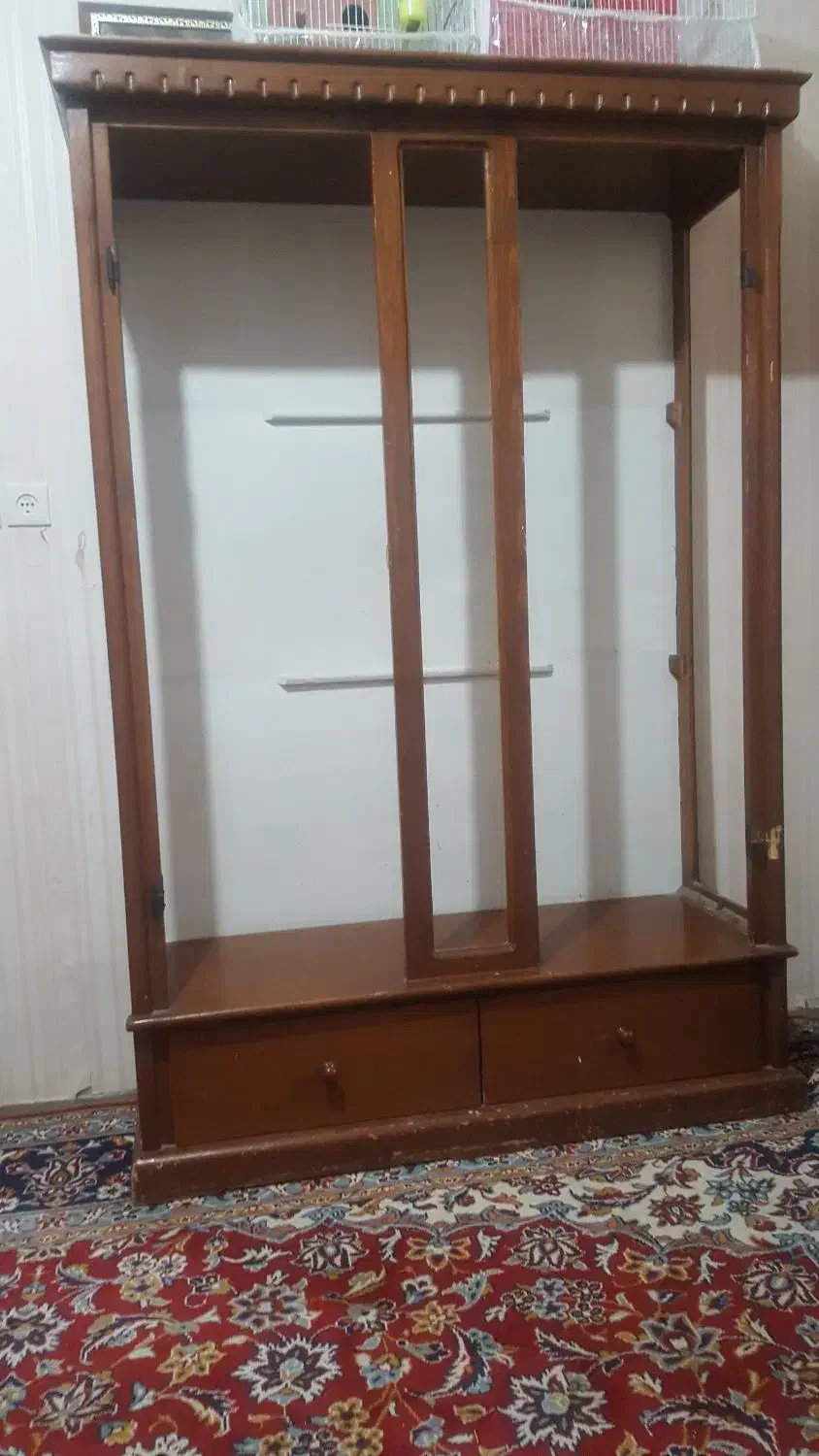 بوفه سالم و تمیز شیشه هاش هست کامل|بوفه، ویترین، کنسول|مشهد, کوی المهدی|دیوار