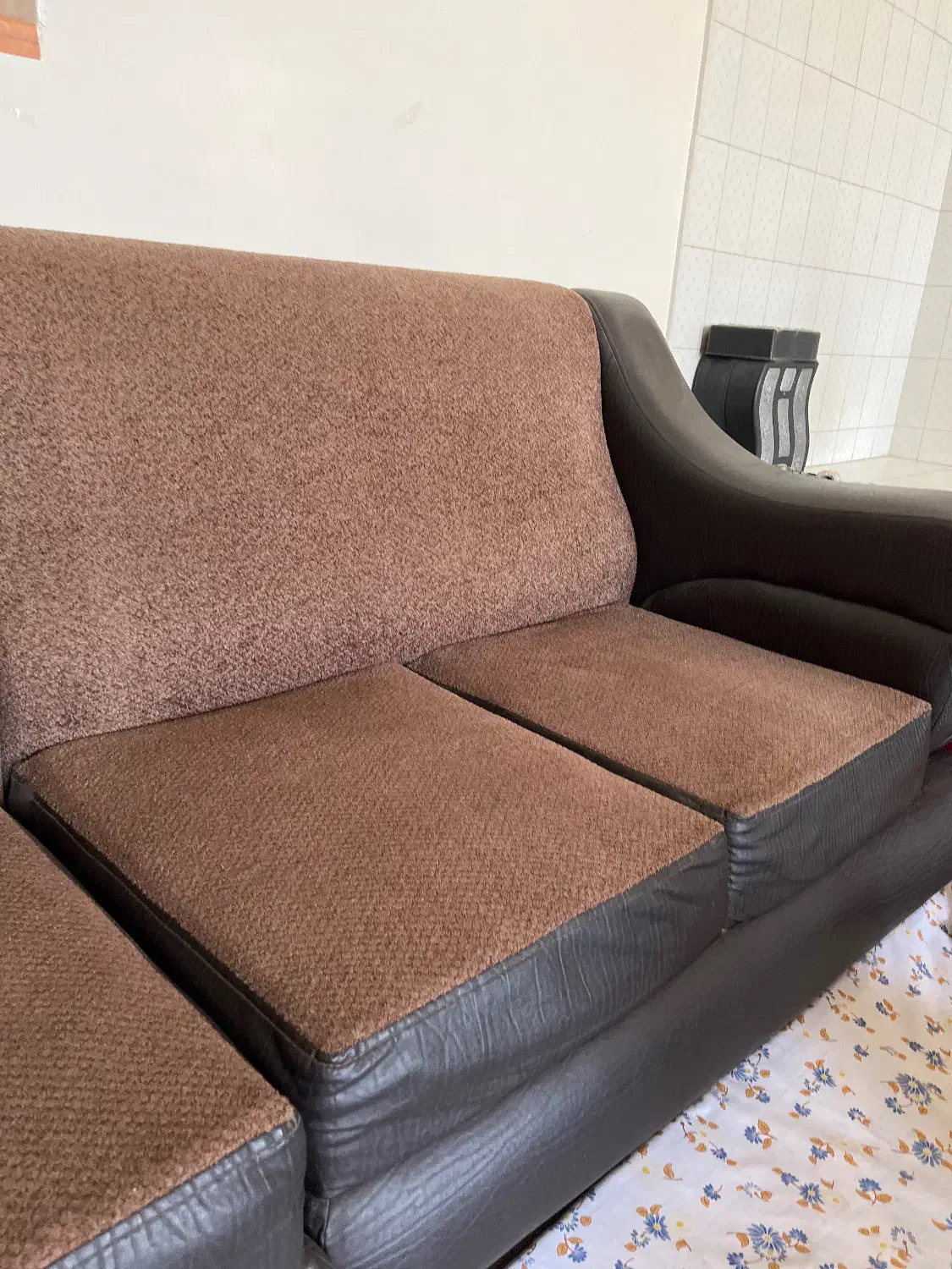 مبل ۷نفره نارنجی و کرم و یه دست مبل قهوای ال|مبلمان خانگی و میز عسلی|شیراز, تندگویان|دیوار