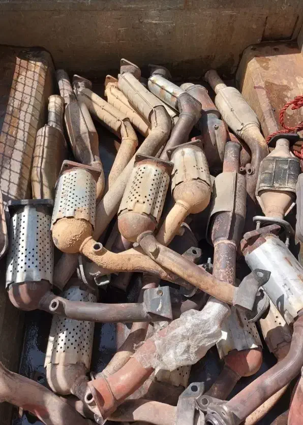 خریدوفروش کاتالیزور و خاک کاتالیزور خودرو|قطعات یدکی و لوازم جانبی|کاشان, قطب راوندی|دیوار