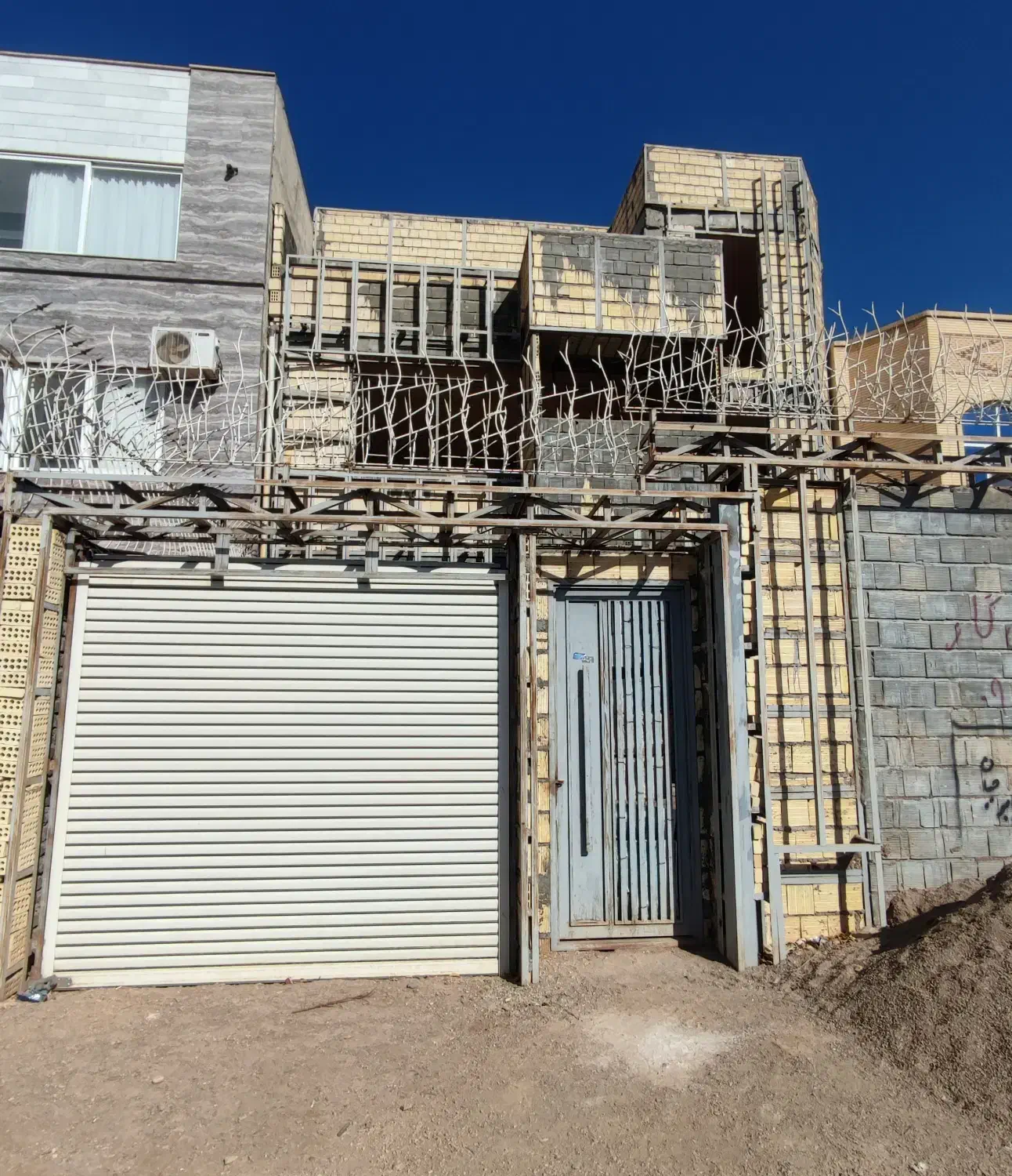 سه طبقه نیمه ساز همراه با موقعیت و شرایط خاص|پیشفروش املاک|شاهینشهر, فدک|دیوار