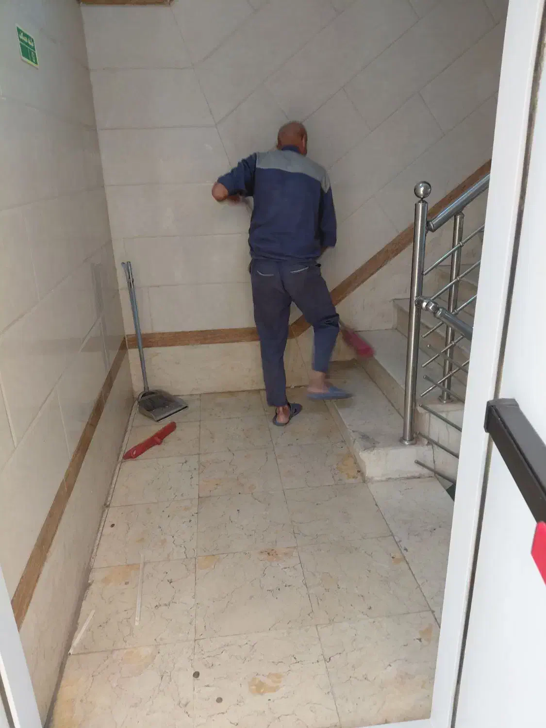 خدماتی|استخدام سرایداری و نظافت|ری, ظهیرآباد|دیوار