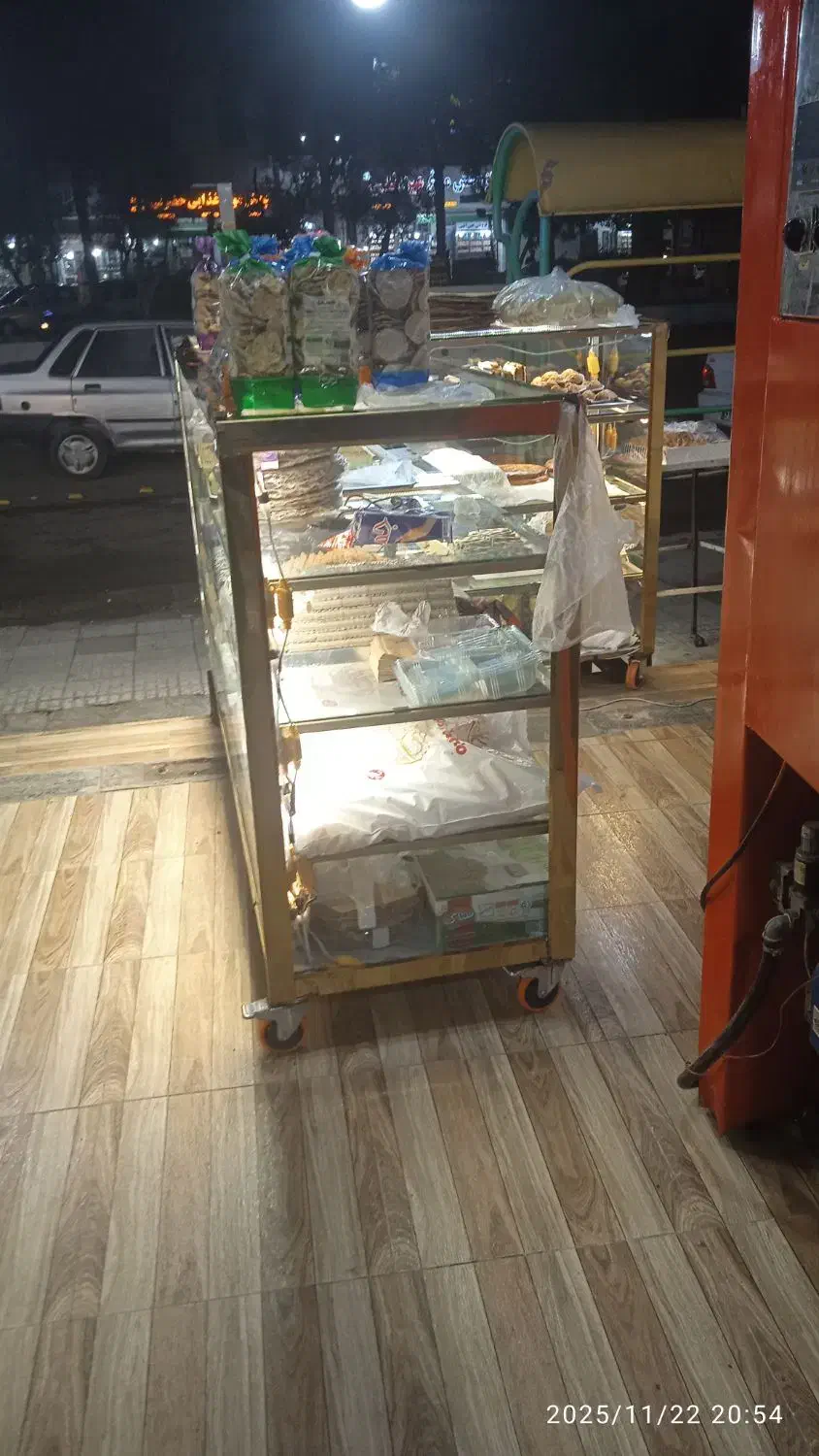 ویترین قنادی خشک ال کیک و کلوچه پزی فانتزی|فروشگاه و مغازه|پارسآباد, |دیوار