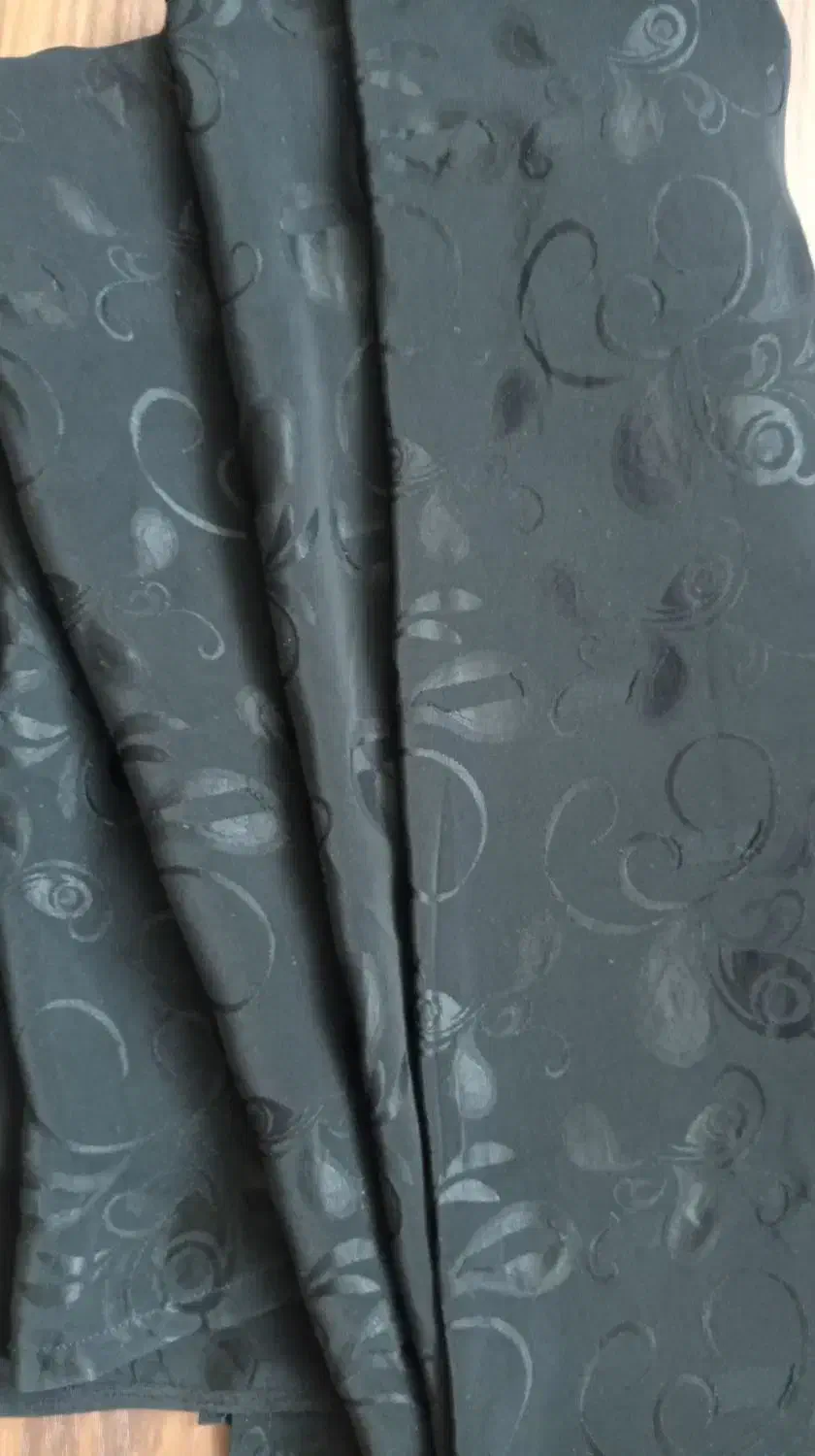 چادر مشکی طرح دار|لباس|قم, نیروگاه|دیوار