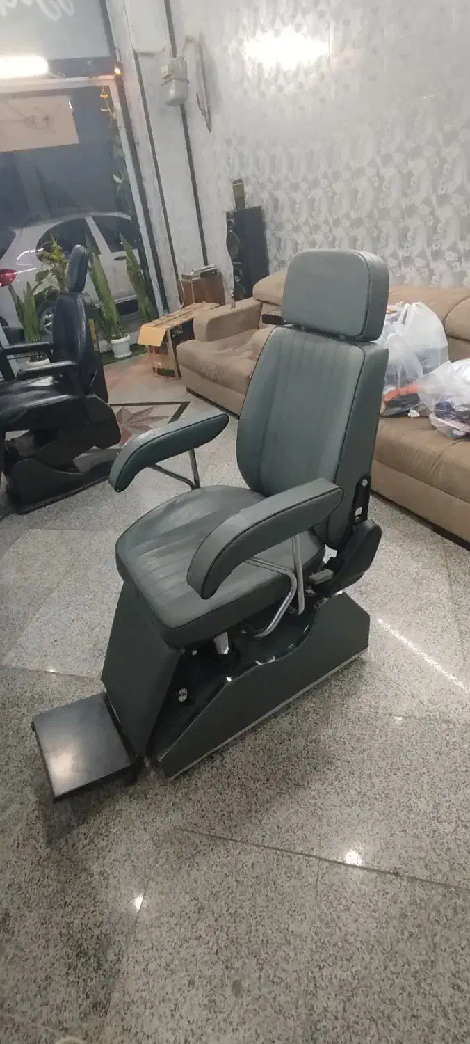 آینه، دکور  و صندلی ارایشگاه برقی|آرایشگاه و سالن‌های زیبایی|اندیشه, اندیشه فاز ۱|دیوار