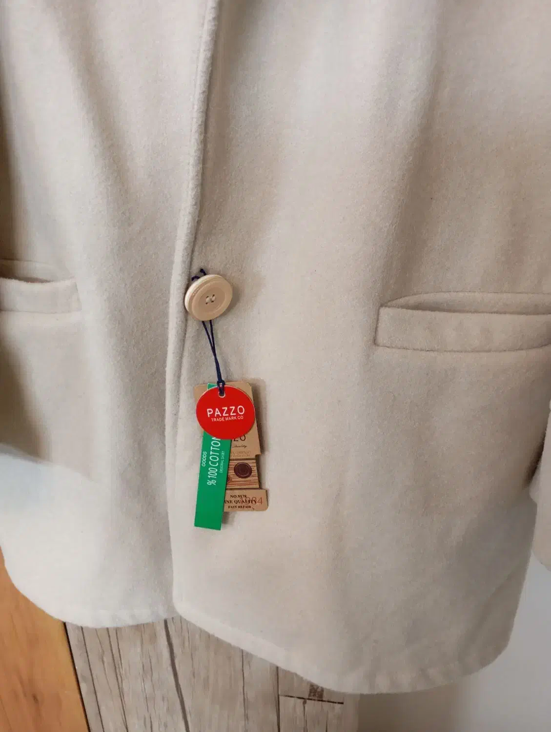 پالتو کوتاه خارجی بسیار شیک|لباس|اصفهان, باغ دریاچه|دیوار