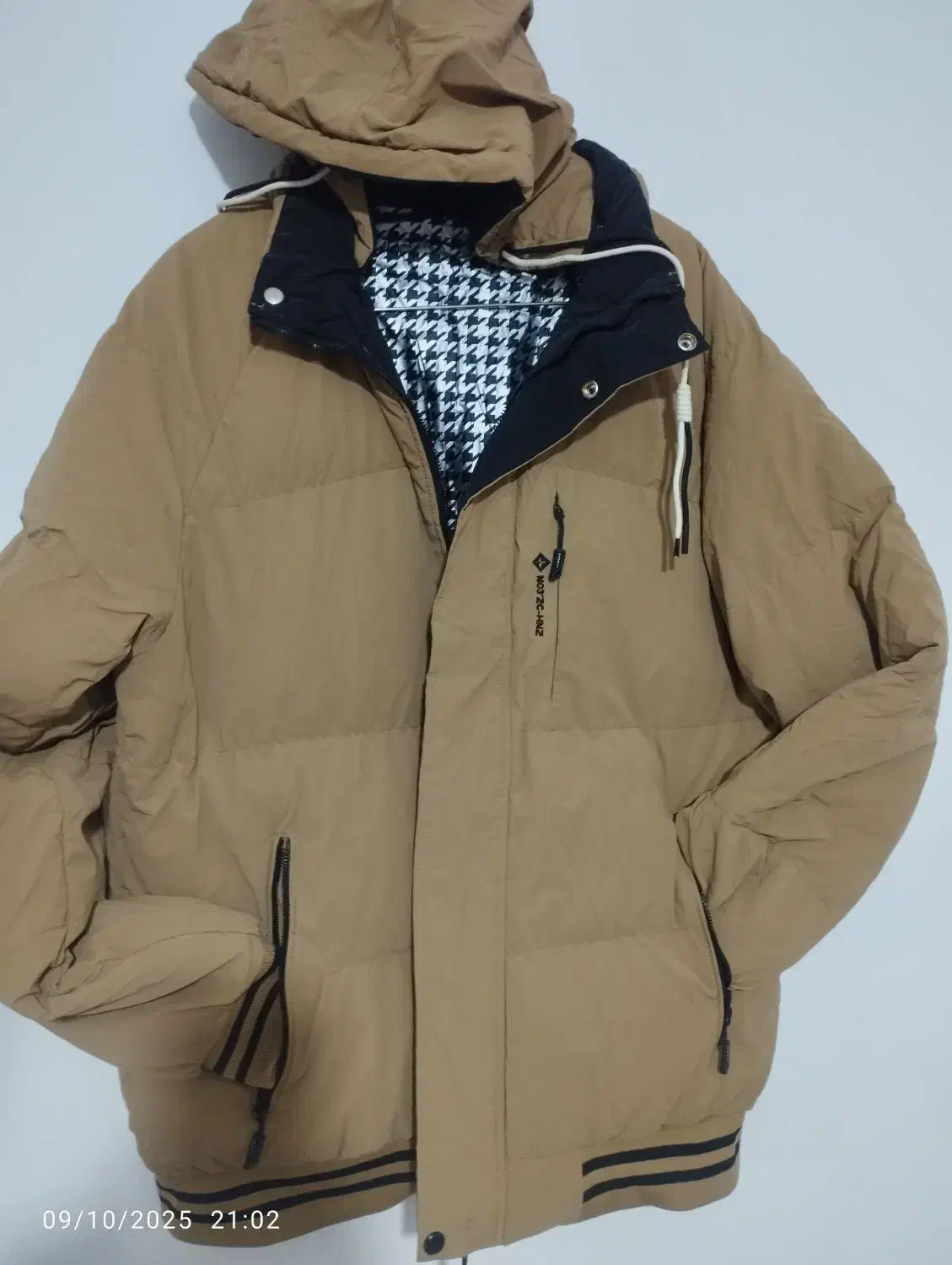 کاپشن|لباس|پاکدشت, پاکدشت (مامازند)|دیوار