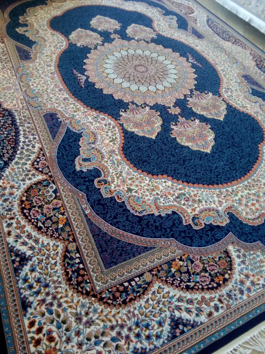 یک‌عددفرش۹متری‌درحدنو|فرش|خلخال, |دیوار