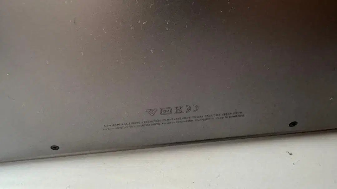 مک بوک ایر|رایانه همراه|پرند, فاز ۳|دیوار