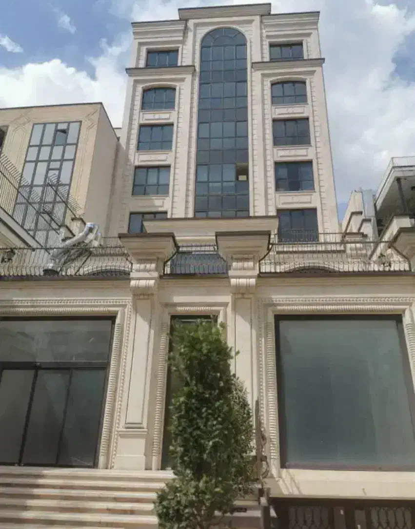 تجاری ۵۶۰ متر بر اصلی بهترین لوکیشن|اجارهٔ مغازه و غرفه|تهران, صادقیه|دیوار