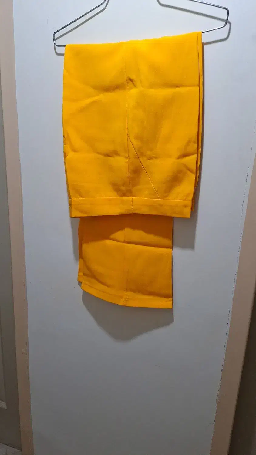 لباس|لباس|ری, سرتخت|دیوار