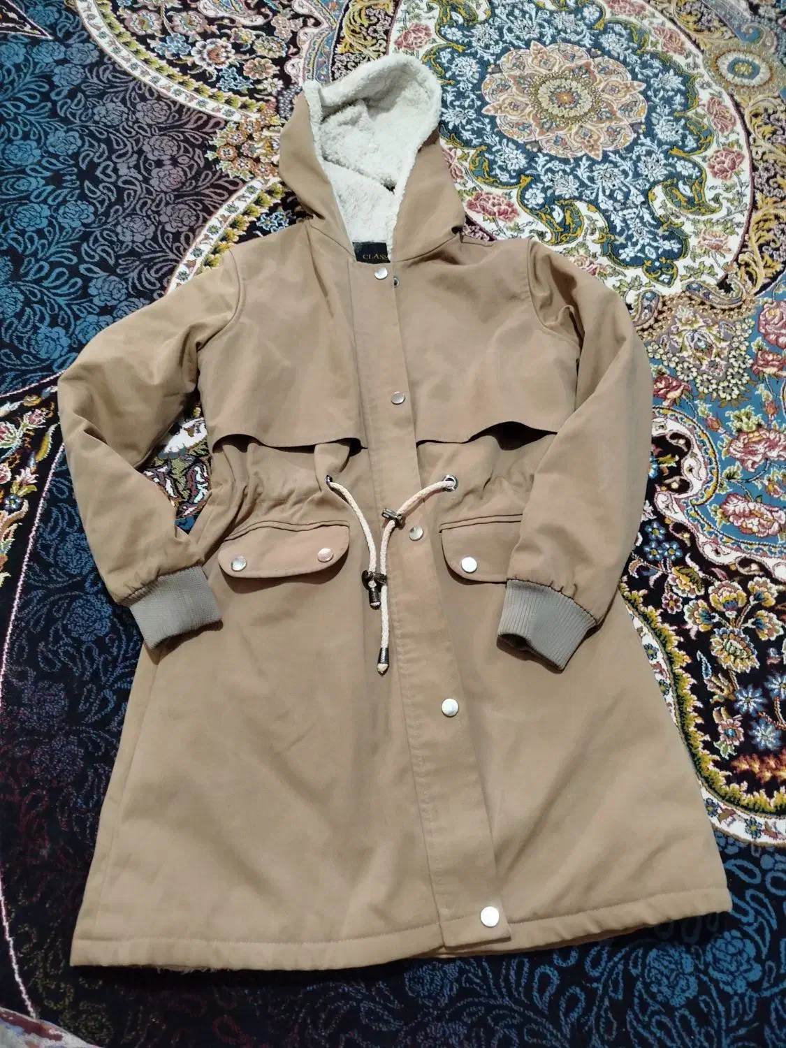 پالتو|لباس|گرگان, |دیوار