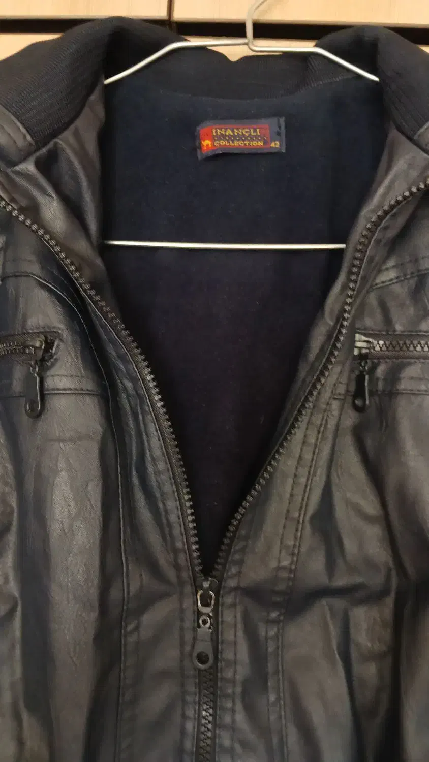 کاپشن چرم|لباس|سلماس, |دیوار