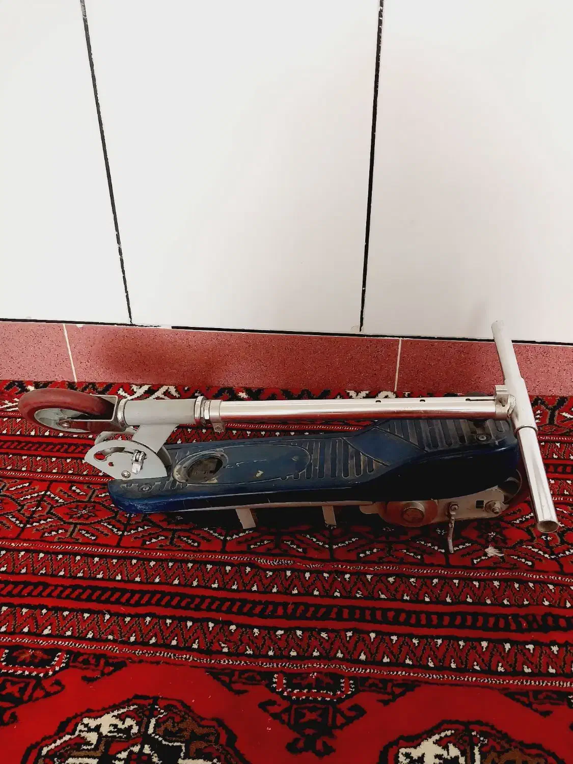 اسکوتر|دوچرخه، اسکیت، اسکوتر|کلاله, |دیوار