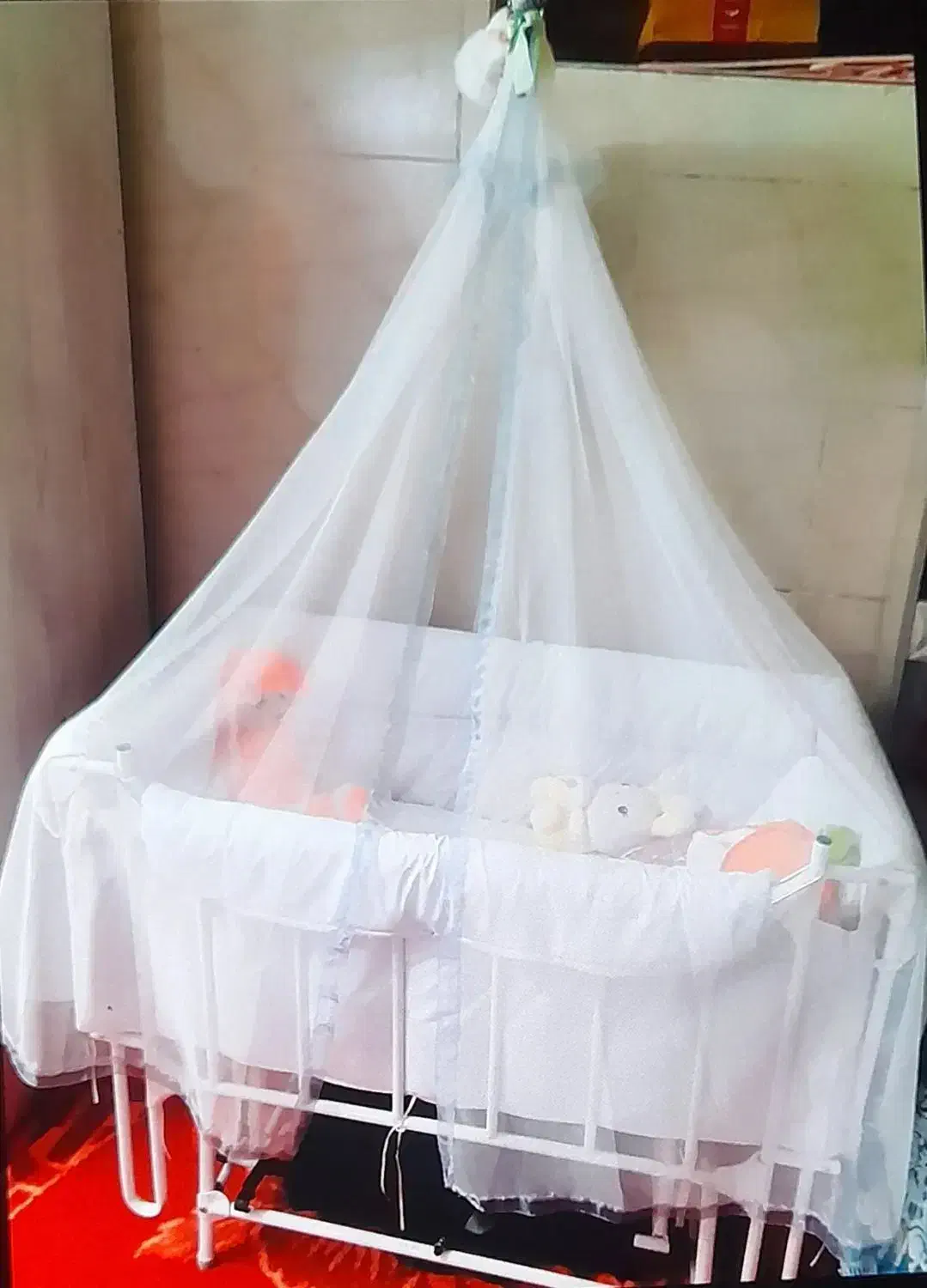 تخت دونفره و گهواره نوزاد|تخت و سرویس خواب|کاشان, باغچه فیض|دیوار