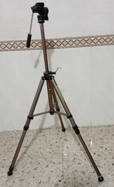 سه پایه دوربین|دوربین عکاسی و فیلم‌برداری|قروه, |دیوار