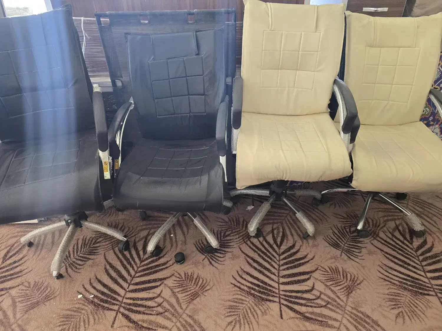 صندلی گردان|صندلی و نیمکت|اهواز, بهارستان|دیوار