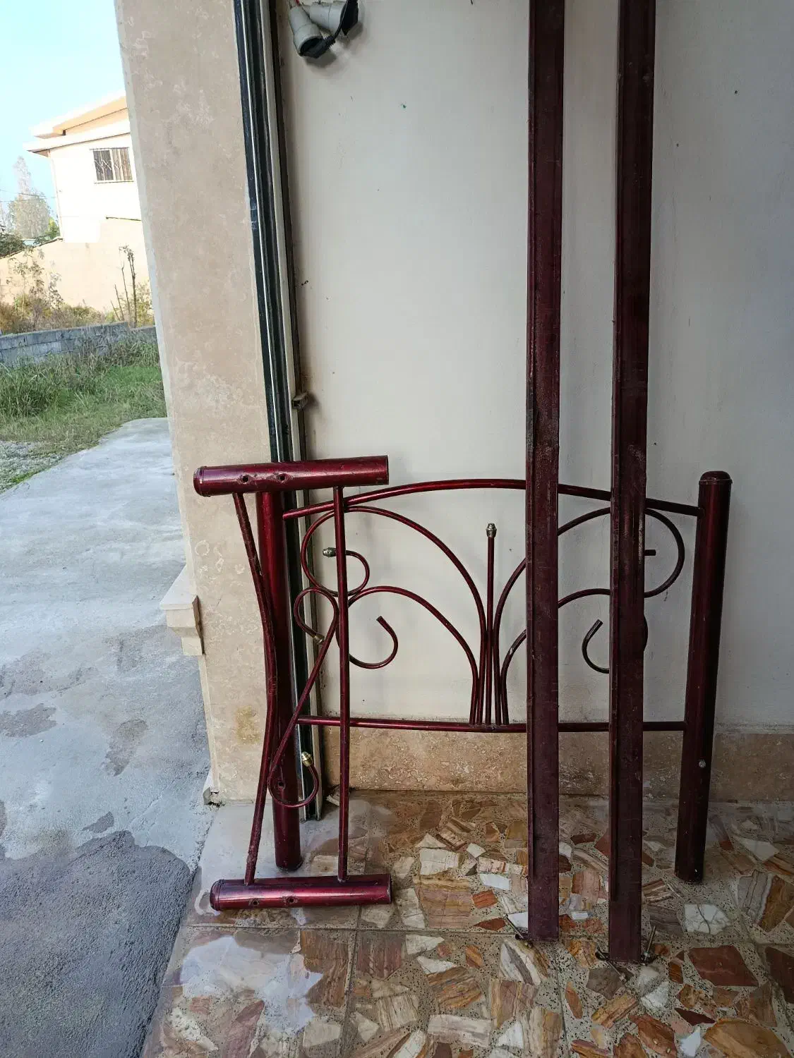 تخت فلزی کاملا سالم تک نفره 1میلیون|تخت و سرویس خواب|رامسر, |دیوار