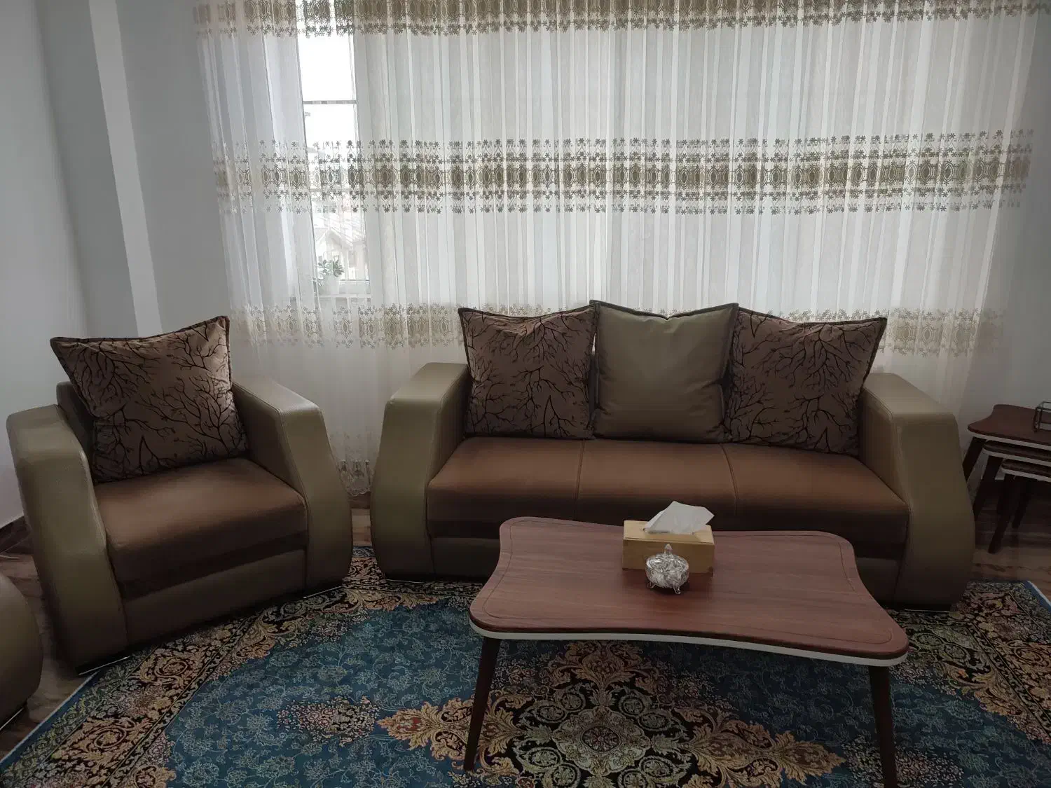 با سلام یک دست مبل 7 نفره تمیز و کم کار شده|مبلمان خانگی و میز عسلی|رشت, دیانتی|دیوار