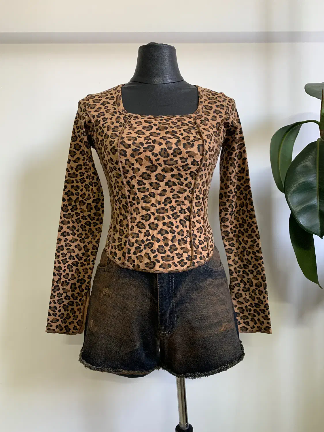 کراپ پلنگی|لباس|مشهد, هنرور|دیوار