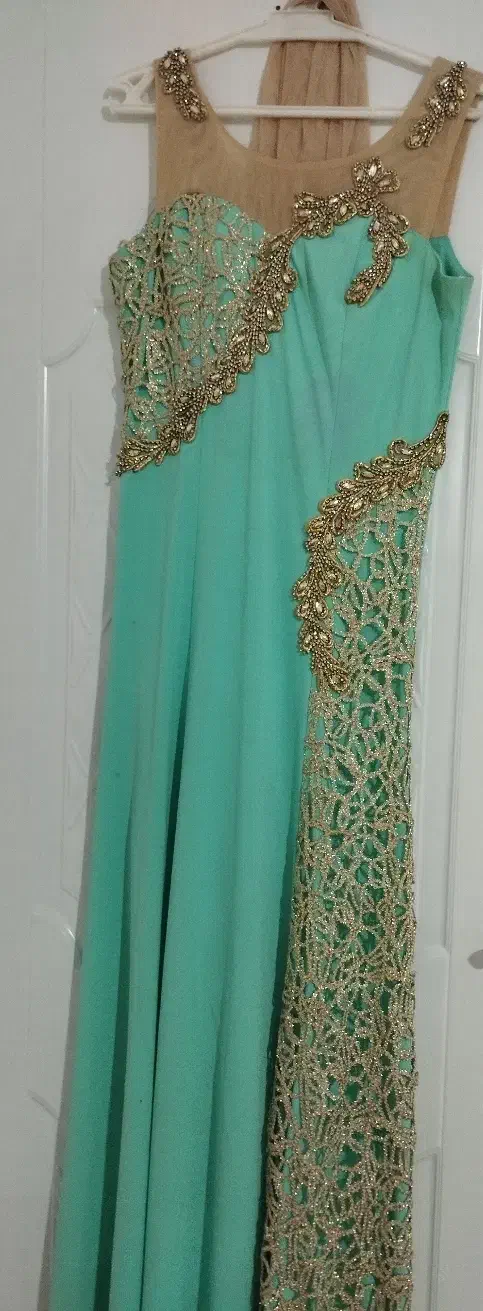 لباس مجلسی|لباس|اقبالیه, |دیوار