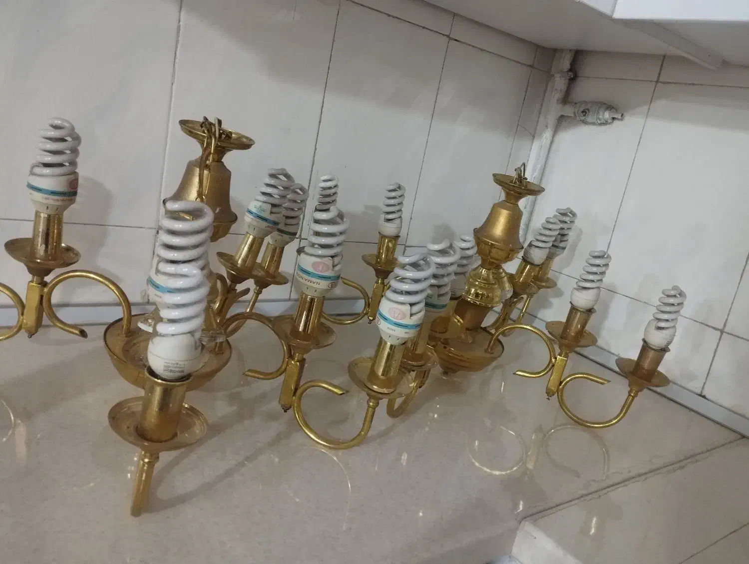 لوستر چهار شاخه با لامپ|لوستر و چراغ آویز|خرم‌آباد, |دیوار