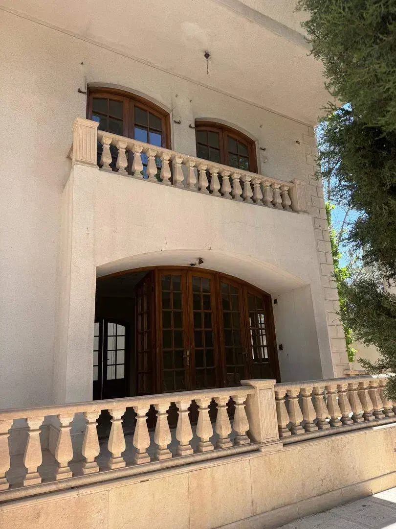 تعدادی پنجره چوبی قدیمی نفیس|مصالح و تجهیزات ساختمان|شیراز, میرزاکوچک خان|دیوار