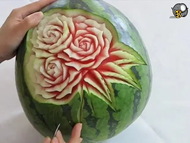 حکاکی روی هندوانه شب یلدا برای نوعروسان|خدمات پذیرایی، مراسم|اردبیل, |دیوار