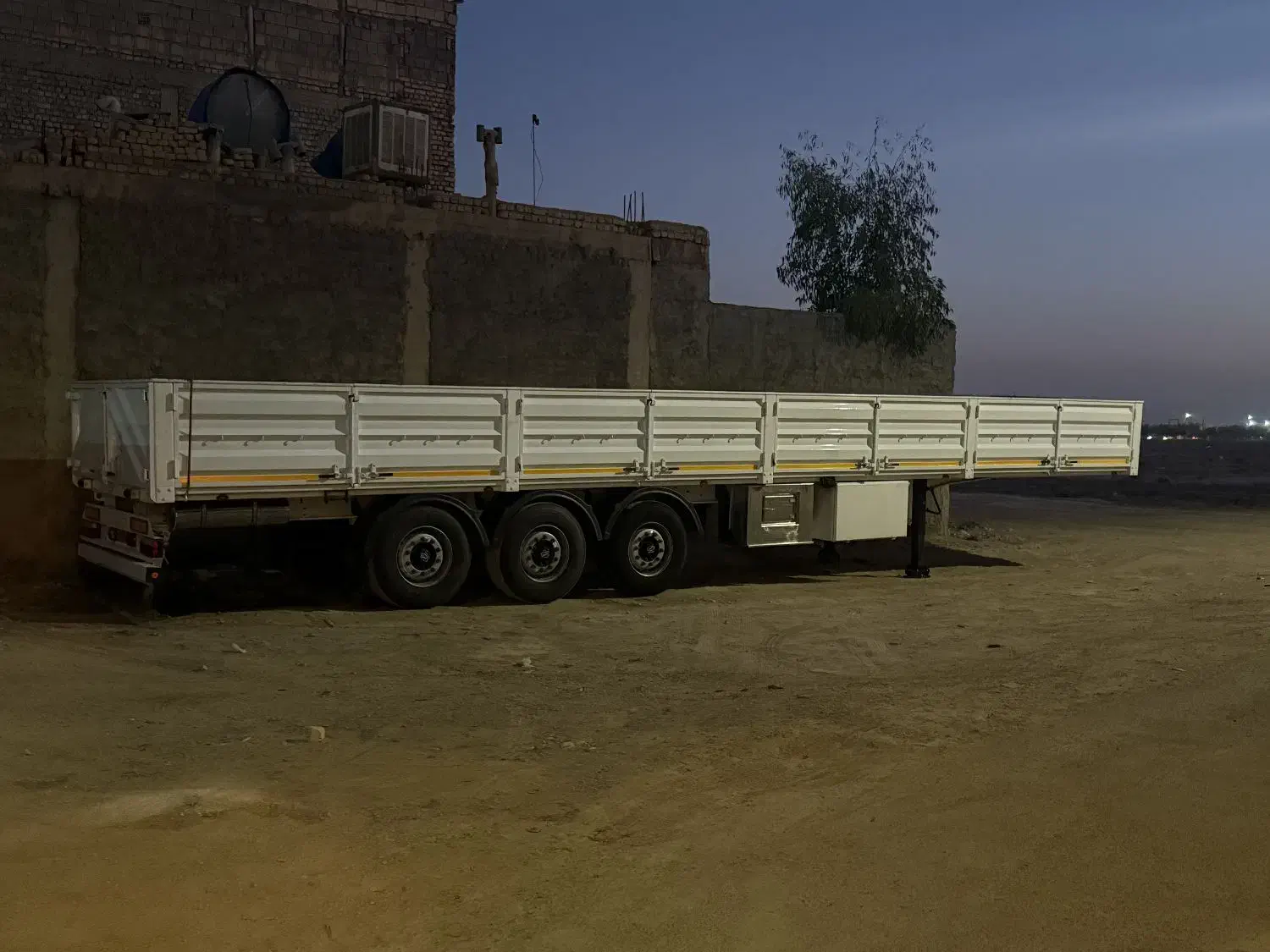لبه دار سه محور|خودرو سنگین|برخوار, |دیوار