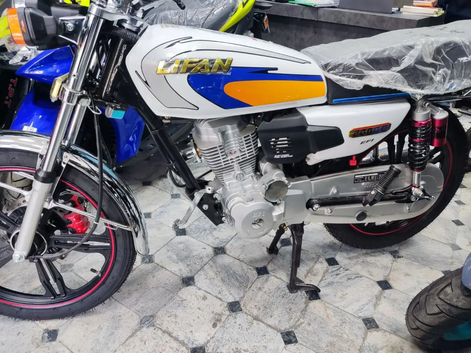 موتور لیفان۲۰۰ فقط با ۲۰ م پیش (موتورسیکلت رجبی)|موتورسیکلت|مشهد, آزادشهر|دیوار