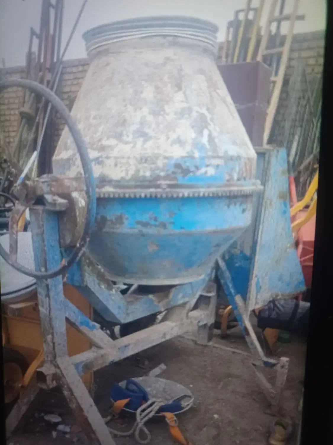 میکسر بتونیر ۳۵۰ لیتر جنس قدیم سالم|مصالح و تجهیزات ساختمان|تهران, شهرک پاسداران|دیوار