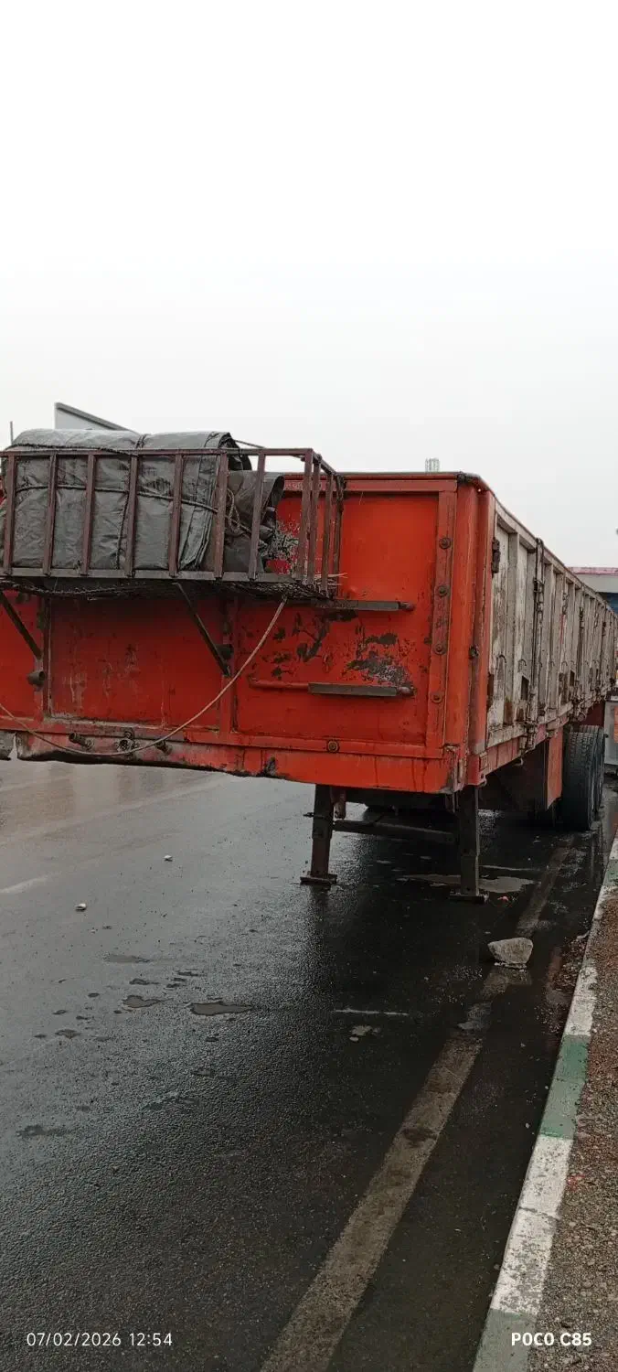 لبه دومحور|قایق و سایر وسایل نقلیه|اسلام‌شهر, باغ فیض|دیوار