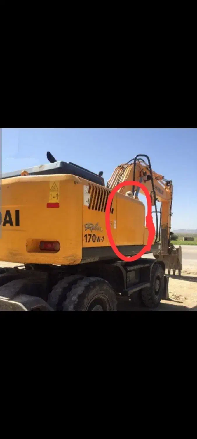 کاور فابریک اصلی روی باک گازوئیل بیل هیوندا ۱۷۰|ماشین‌آلات صنعتی|ابریشم, |دیوار