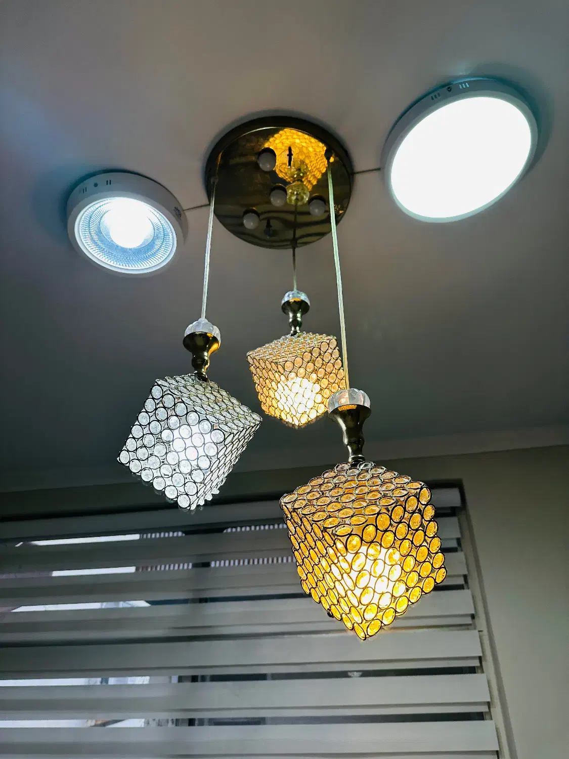 تجهیزات سالن|آرایشگاه و سالن‌های زیبایی|گرگان, |دیوار