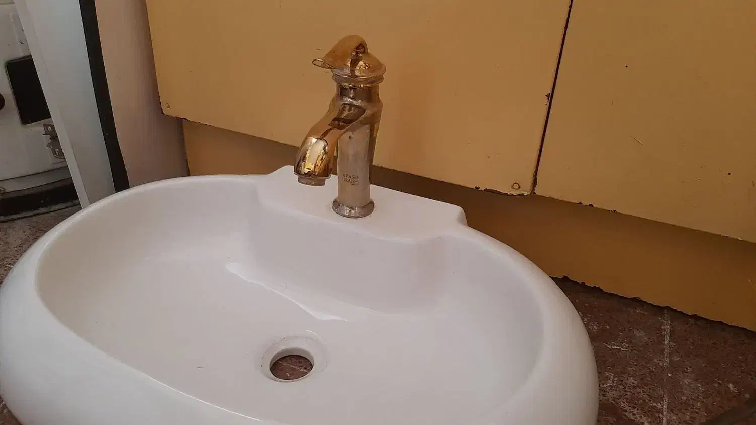 روشویی با شیرآلات|لوازم سرویس بهداشتی|سنندج, |دیوار