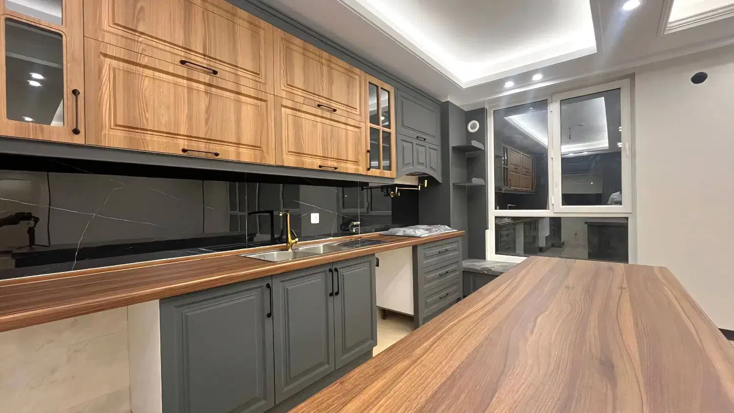 ۱۳۰متر۳خواب/فول‌امکانات کلیدنخورده/هوشیار/۳نبش نور