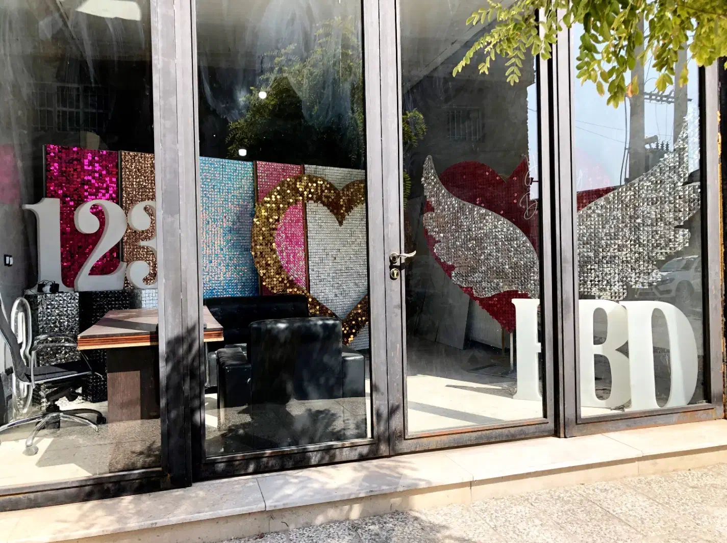 بکگراند پولکی|خدمات پذیرایی، مراسم|باغستان, |دیوار